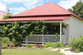 Glenlyon Dam Holiday Cottage & Farmstay